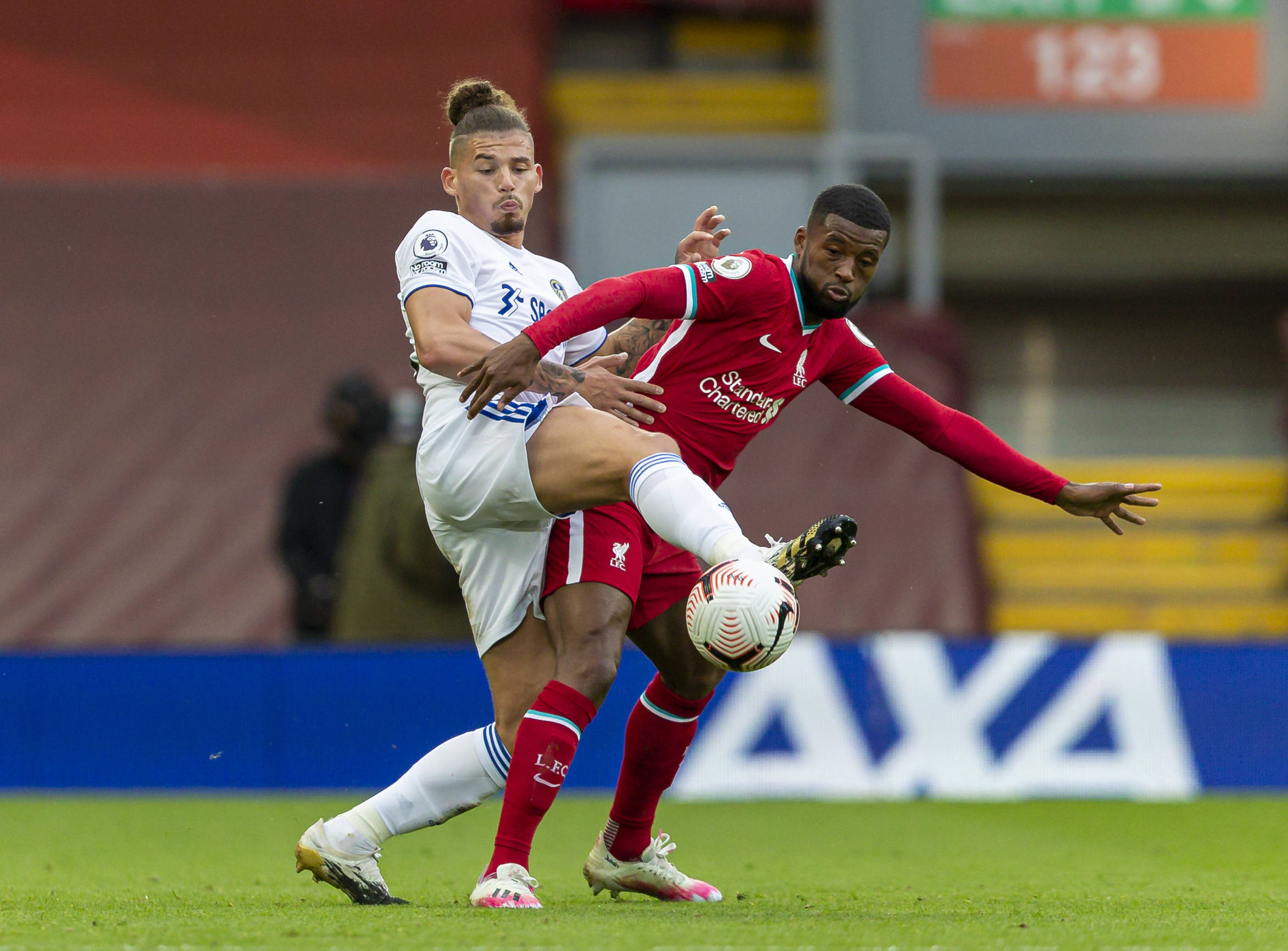 功得益于其 功得益于其